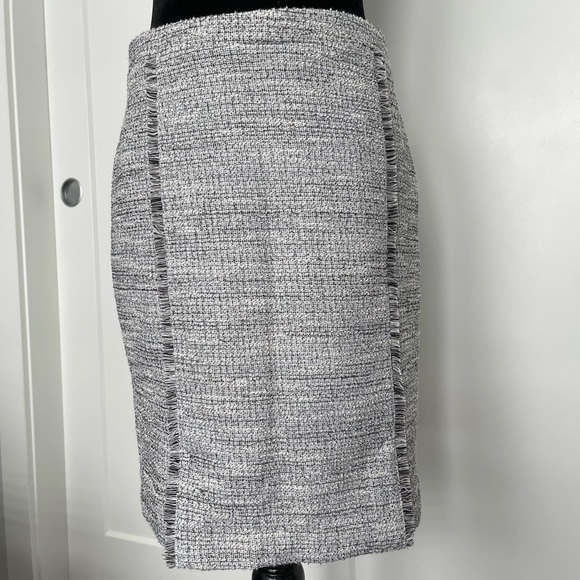 6𝒇𝒐𝒓$50 Tweed gray pencil skirt fits small - Picture 2 of 11